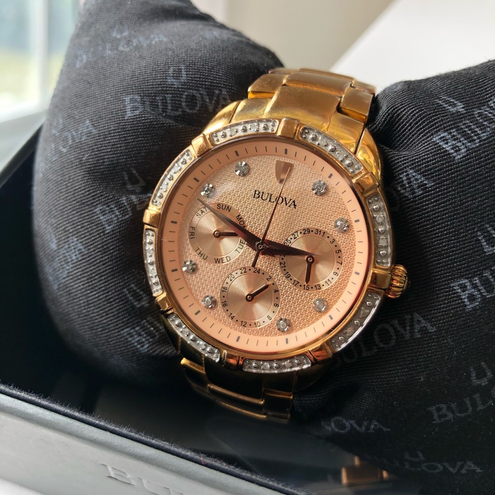 🤩💯Bulova stainless steel watch, RG metal, diamonds accent, quartz movement